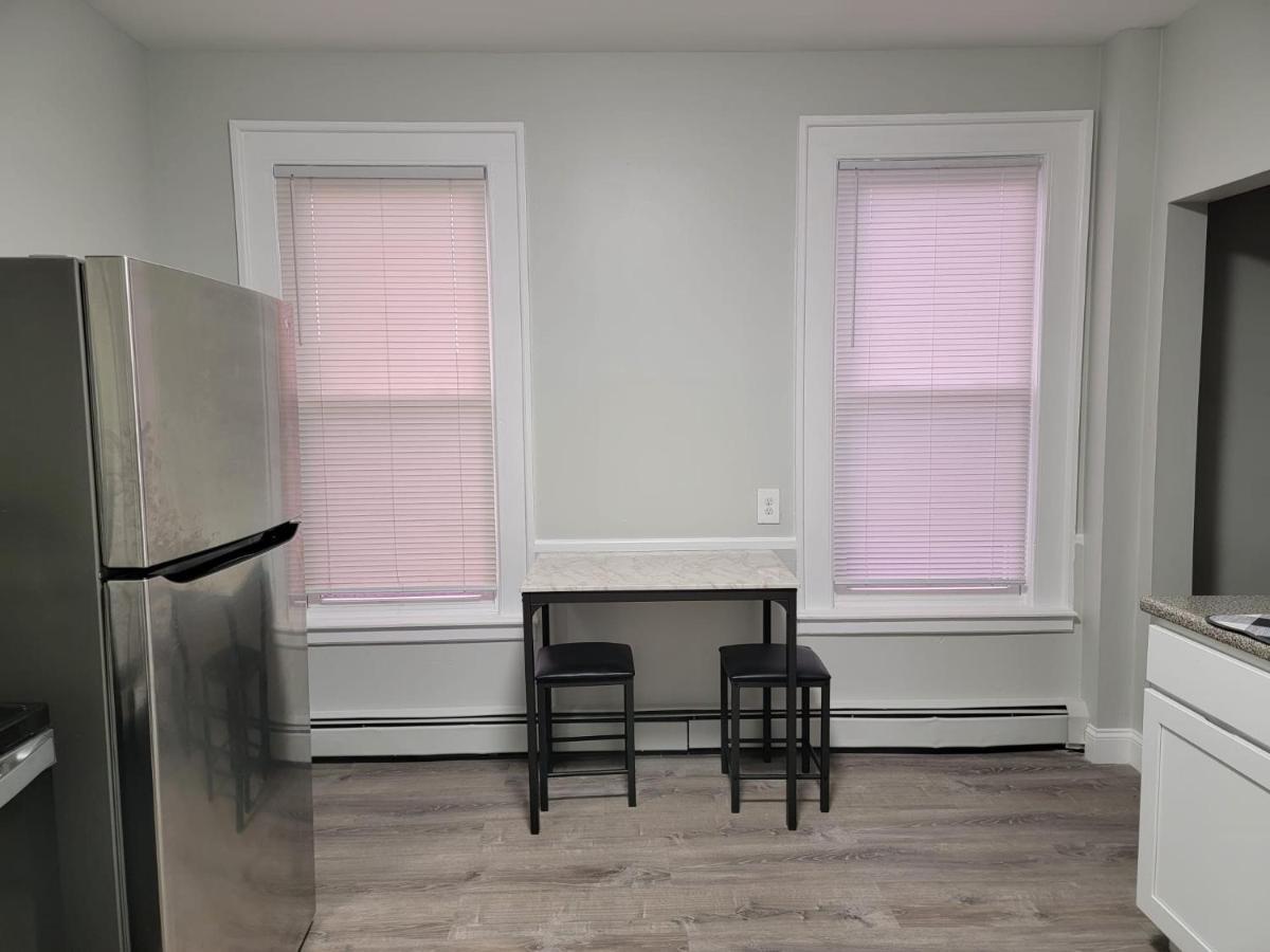 Room For Rent In Apartment Hartford Exterior foto
